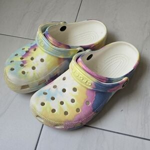 Crocs | Tie dye size 5